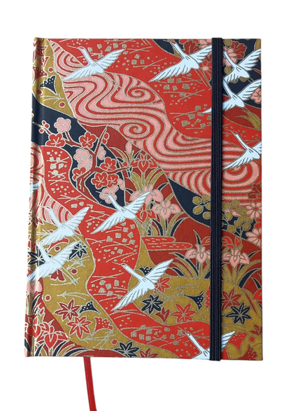 Envol de grues sur fond rouge